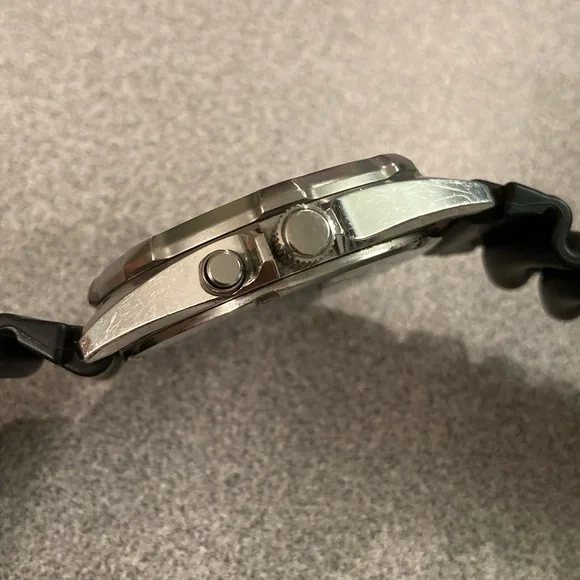 Vintage Casio Arnie, AMW-320, new battery, works great, rubber strap - Picture 4 of 7